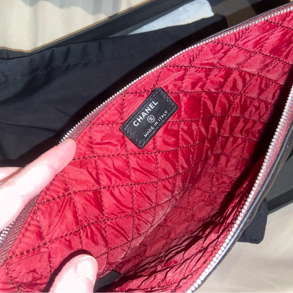 Chanel Pouch - Picture 4 of 7